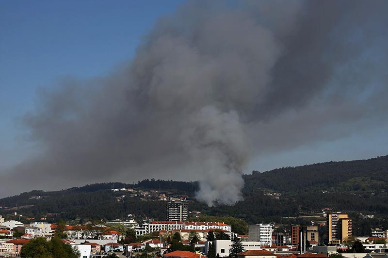 Dois incêndios deflagraram em Santo Tirso na mesma tarde